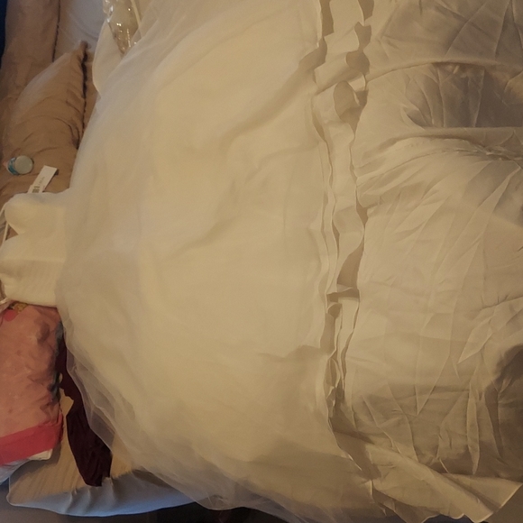 Davids Bridal Wedding Dress - Picture 5 of 7